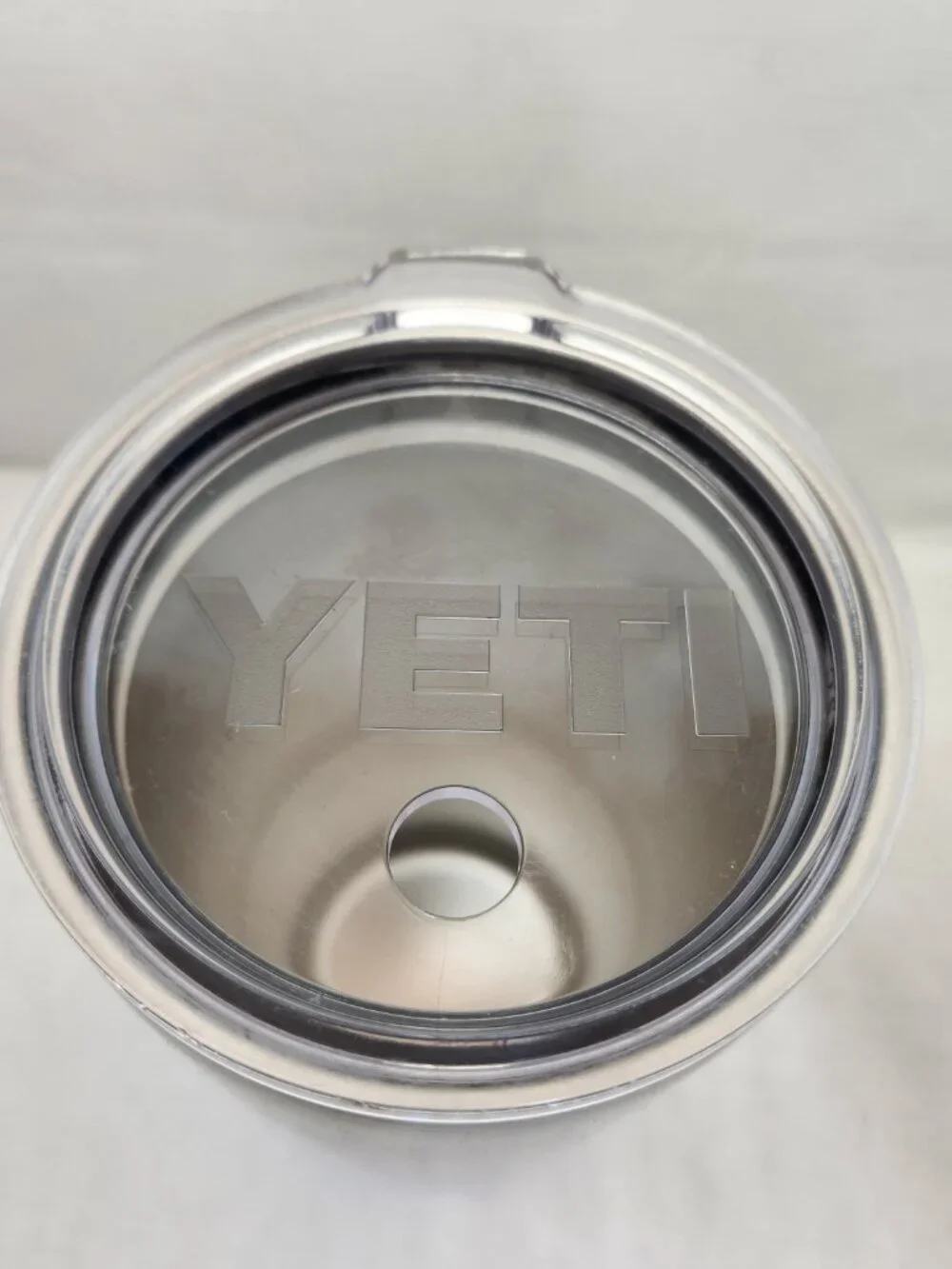 Yeti Silver 20oz Tumbler Mug With Clear Lid Insulated 18/8 Stainless Steel
